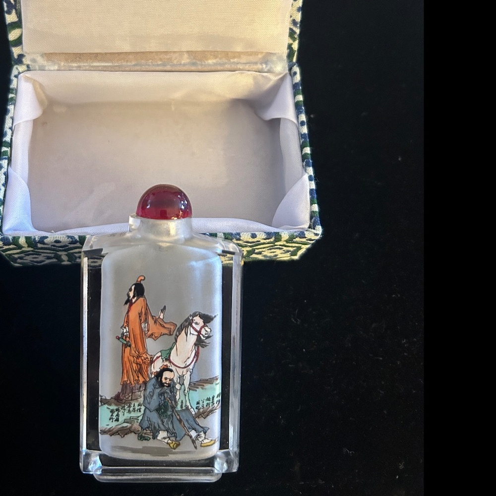 Vintage Chinese Reverse Hand Painted Glass Snuff Bottle In Box -beautiful gift